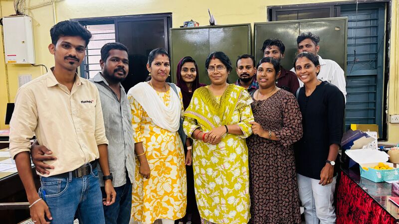 പ്രമാണം:21060 khs old students.jpg