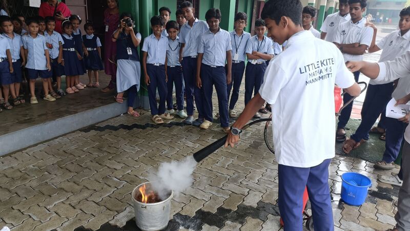 പ്രമാണം:22071 TSR firesafety.jpg