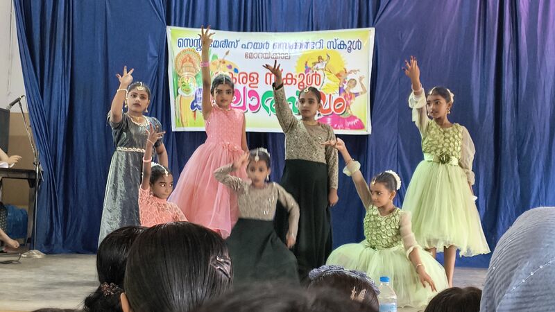 പ്രമാണം:25044 School kalolsavam 12.jpg