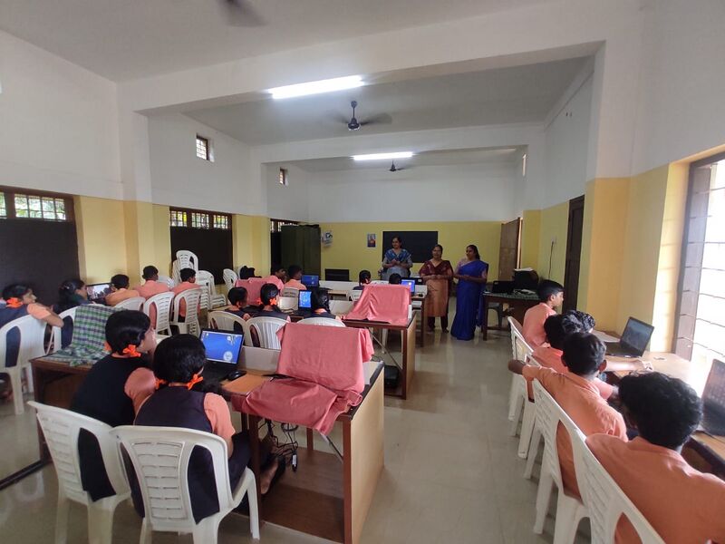 പ്രമാണം:34035 IT lab.jpg