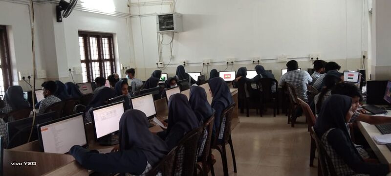 പ്രമാണം:47089 comp lab.jpeg