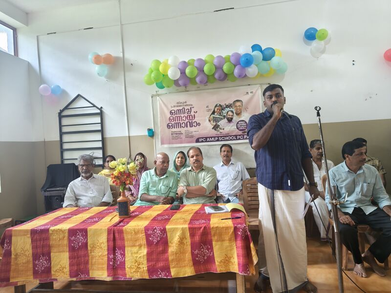 പ്രമാണം:47513-school reopening1.jpg