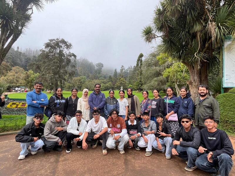 പ്രമാണം:12039 tour2.jpg