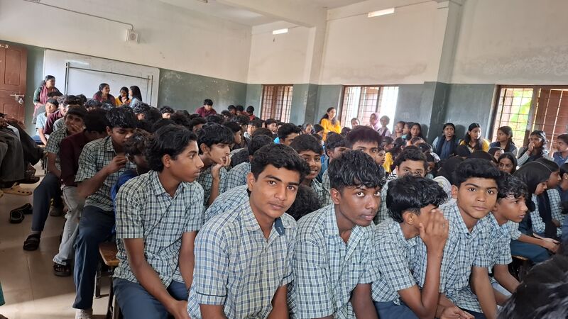 പ്രമാണം:15030 GHSS KANIYAMBETTA Club UN.jpg