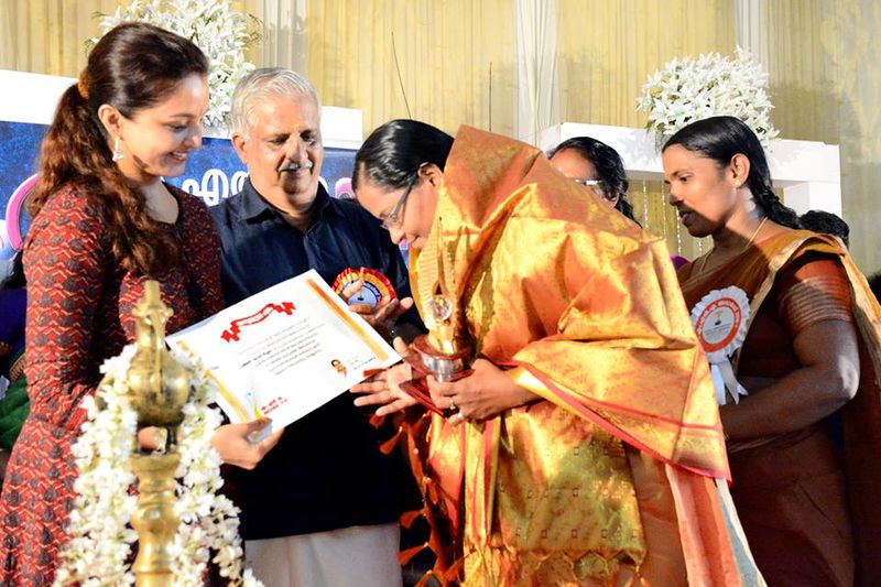 പ്രമാണം:22025 shally tr 2.jpg