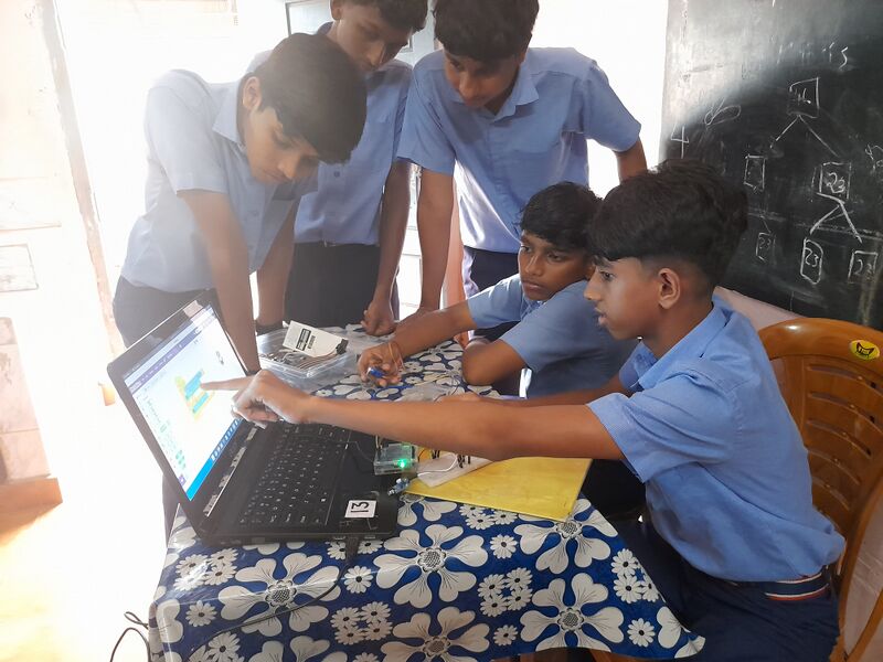 പ്രമാണം:28024 robo2.jpg