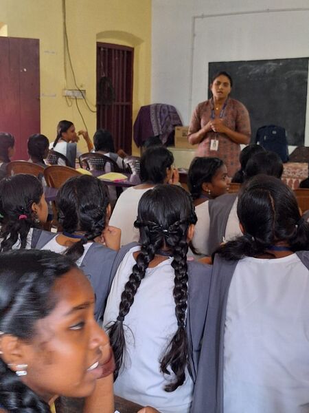 പ്രമാണം:33023-5 teens.jpg