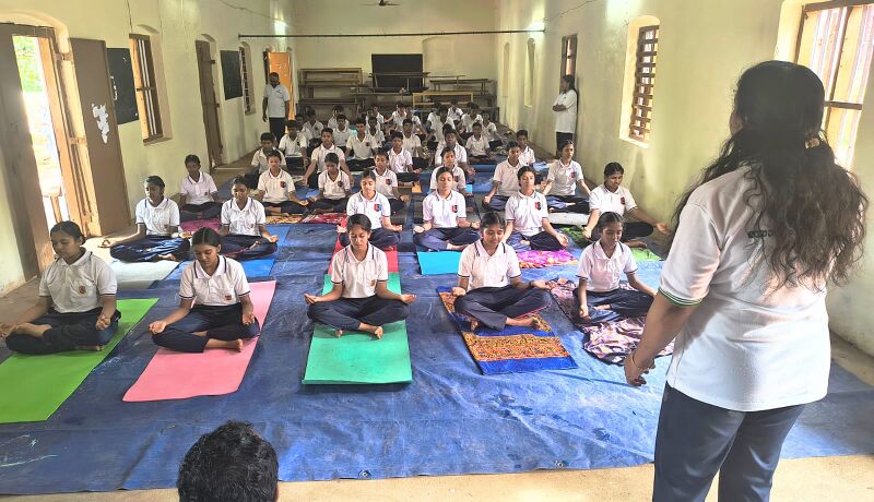 പ്രമാണം:36031 yoga day4.jpeg