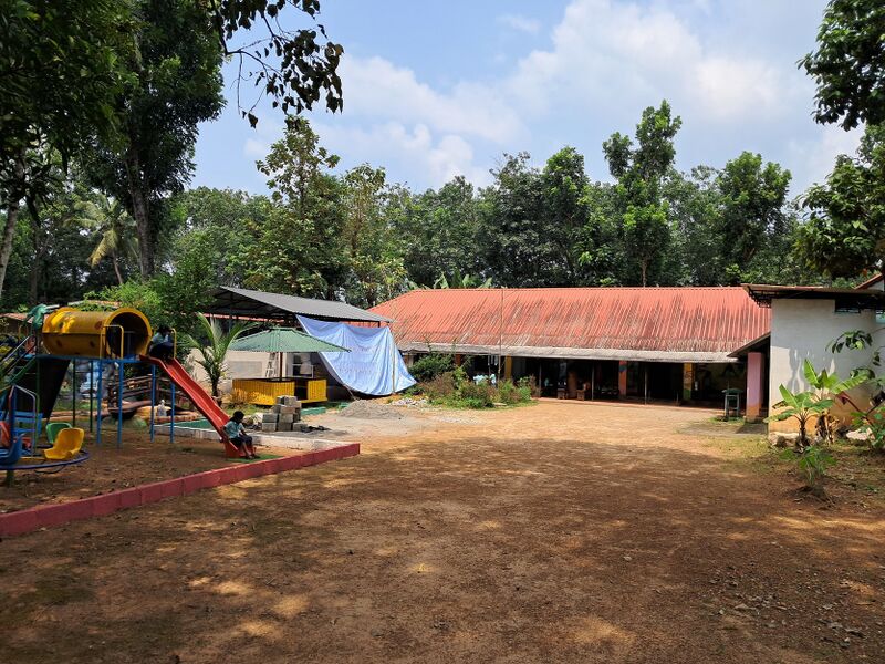 പ്രമാണം:38307schoolground.resized.jpg