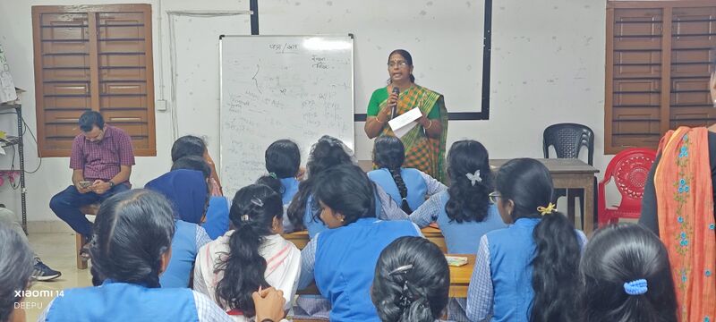 പ്രമാണം:42027 reading day3.jpg