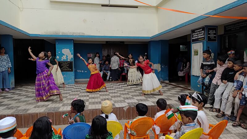 പ്രമാണം:42085 independ 2.jpg