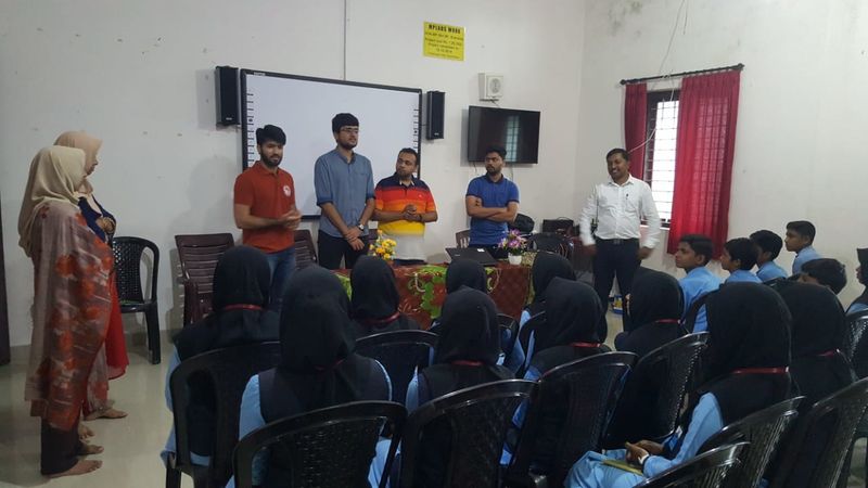 പ്രമാണം:47045-meet the professionals2.jpeg