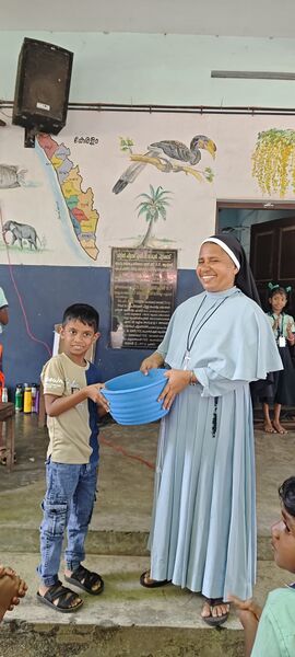 പ്രമാണം:ALP 35330 BIRTHDAY CELEBRATIONS.jpg