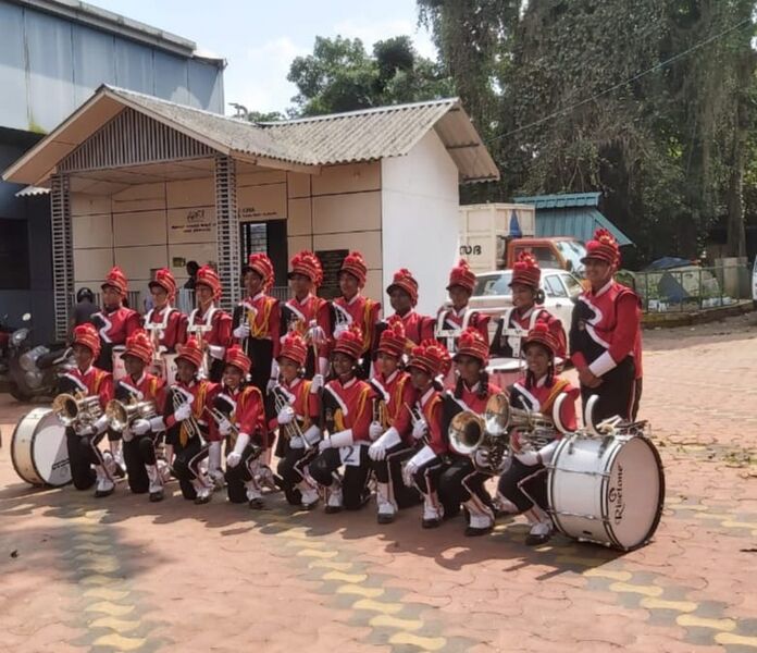 പ്രമാണം:Band 35052 225.jpg