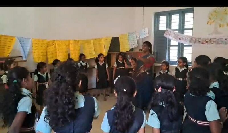 പ്രമാണം:DANCE dance dance.jpg