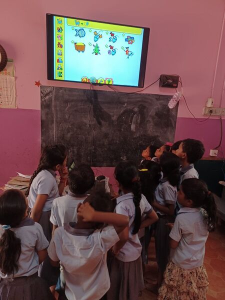 പ്രമാണം:Multimedia classroom.jpg