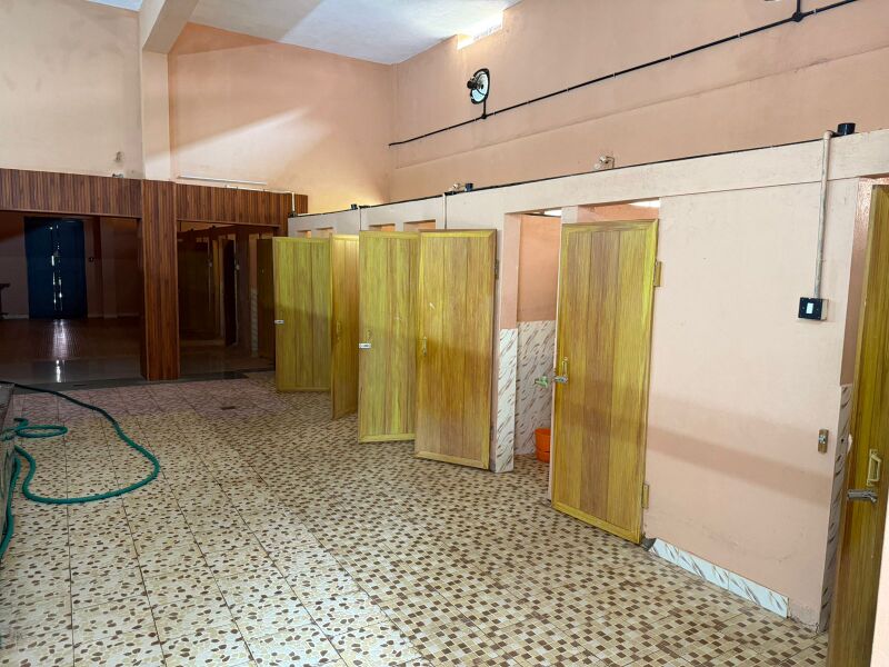 പ്രമാണം:Toilet Complex SMS.jpg