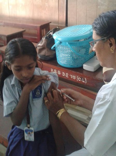 പ്രമാണം:Vaccination school 13.jpg