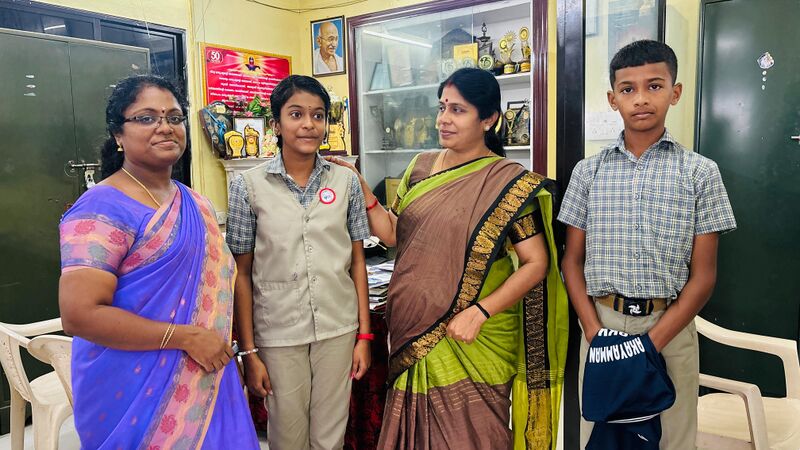 പ്രമാണം:21060 LK BADGE.jpg