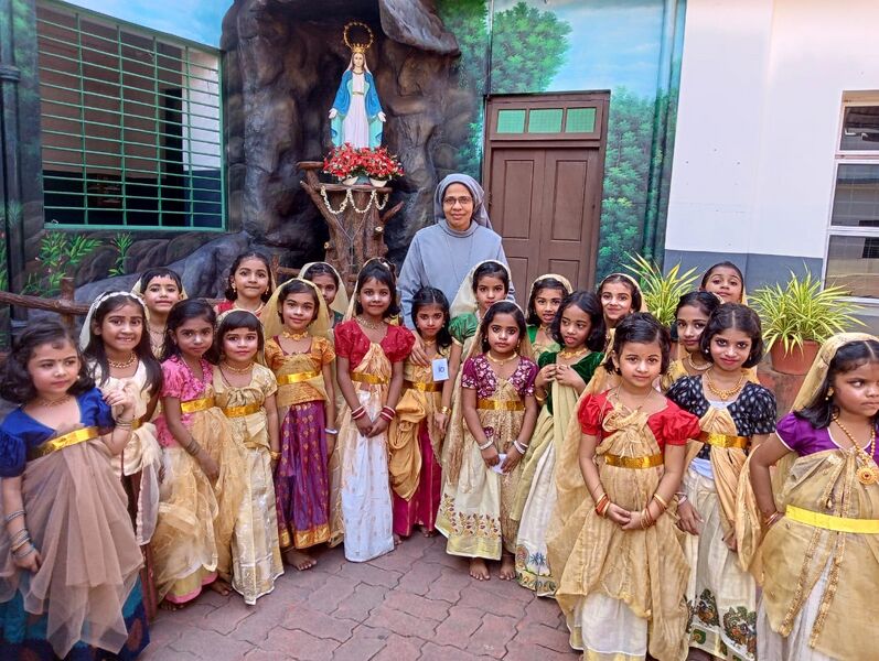 പ്രമാണം:22053 സ്കൂൾ കലോത്സവം.jpeg