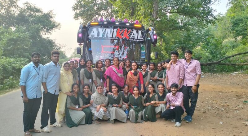 പ്രമാണം:23703 study tour.jpg