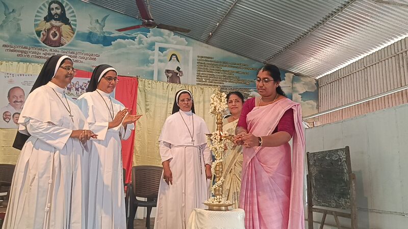 പ്രമാണം:24049 pravesanolsavam 2026-05.jpg