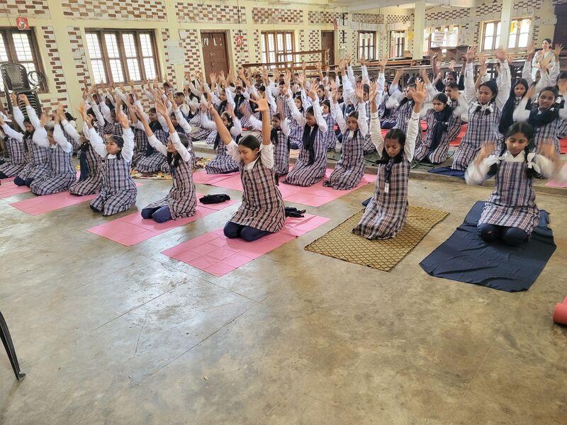 പ്രമാണം:35014 yoga25 1.jpg