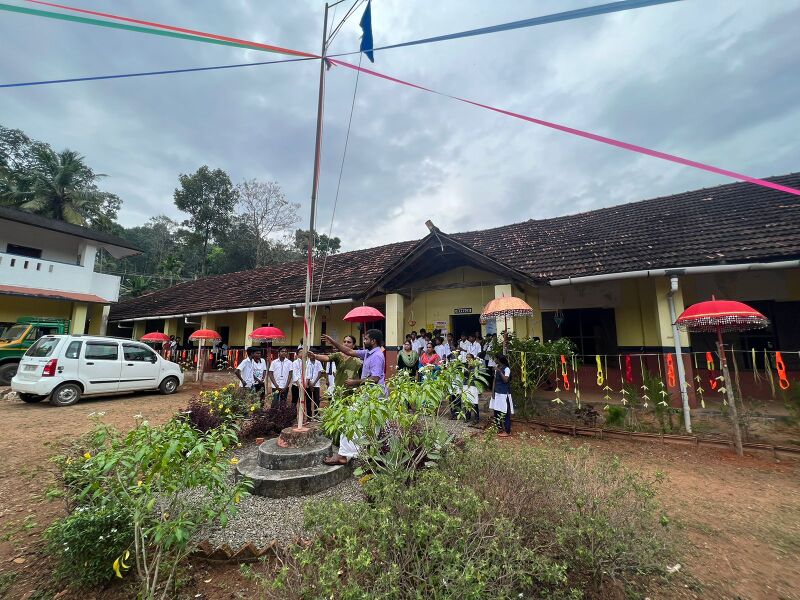 പ്രമാണം:38098school2.jpg