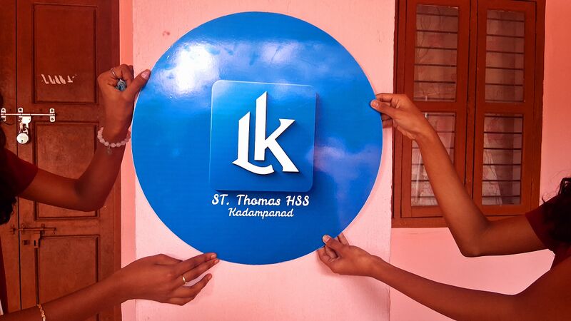 പ്രമാണം:38102 youtube logo.jpg