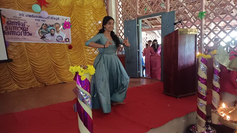 പ്രമാണം:39001 special guest Devalekshmi.jpg