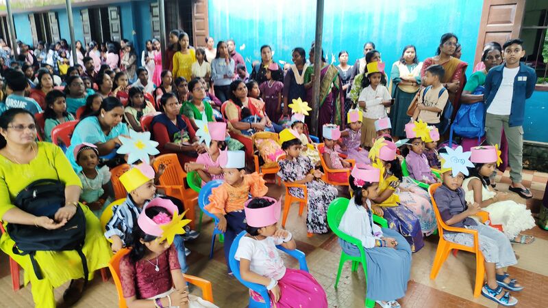 പ്രമാണം:42069 school reopening202605.jpg