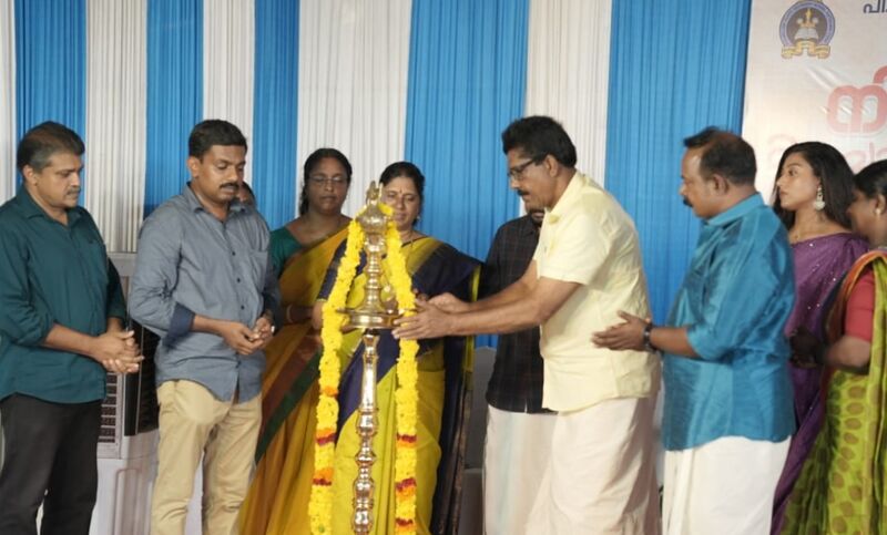 പ്രമാണം:44018 niravu 3.jpg