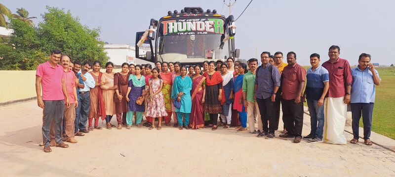 പ്രമാണം:44055 staff tour 2024.jpg