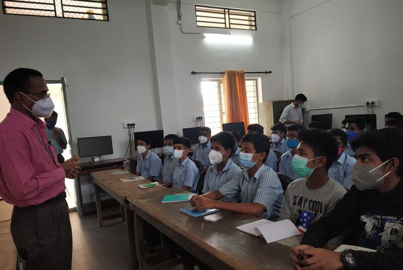 പ്രമാണം:45051 LK 9th.jpg