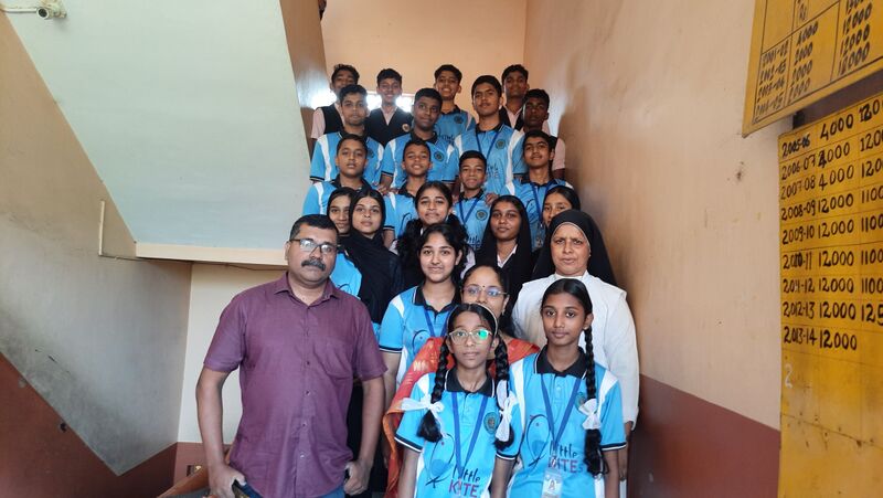 പ്രമാണം:47026 group.jpg