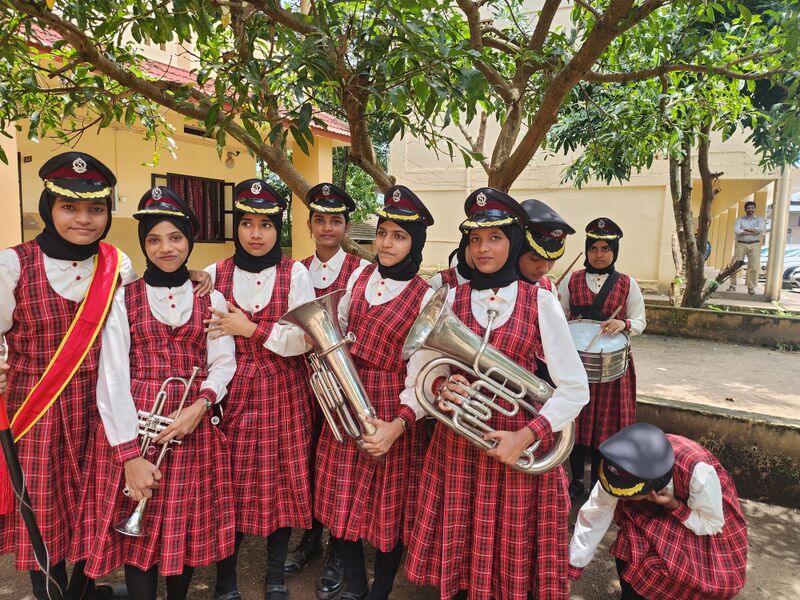 പ്രമാണം:47087 band2.jpg