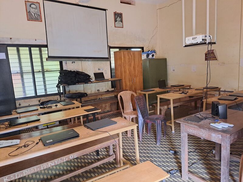 പ്രമാണം:11033 hitech class 6.jpg