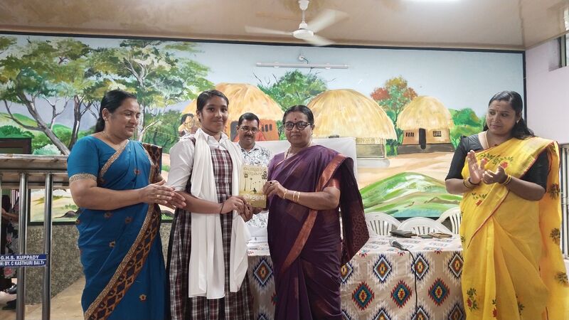 പ്രമാണം:15082 reading day2.jpg