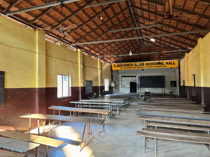 പ്രമാണം:18242 School-hall.jpeg