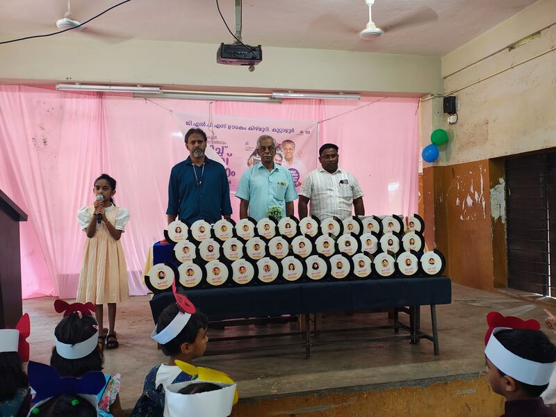 പ്രമാണം:19855 praveshanolsavam2..jpg