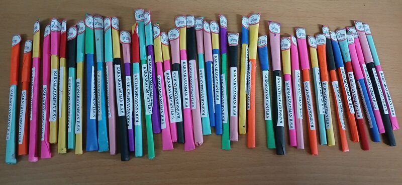 പ്രമാണം:21060 lk khs paper pen2.jpg