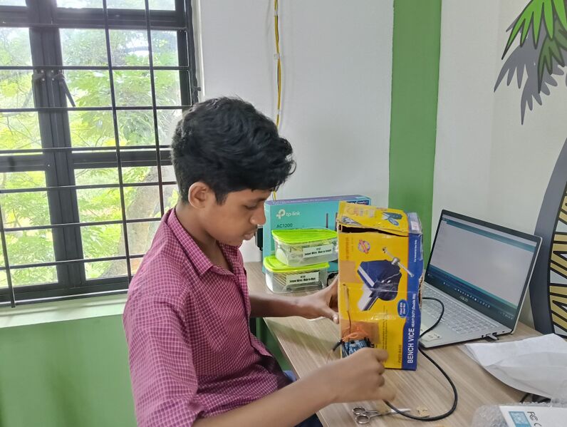 പ്രമാണം:21068 pkd tinkering lab-1.jpg