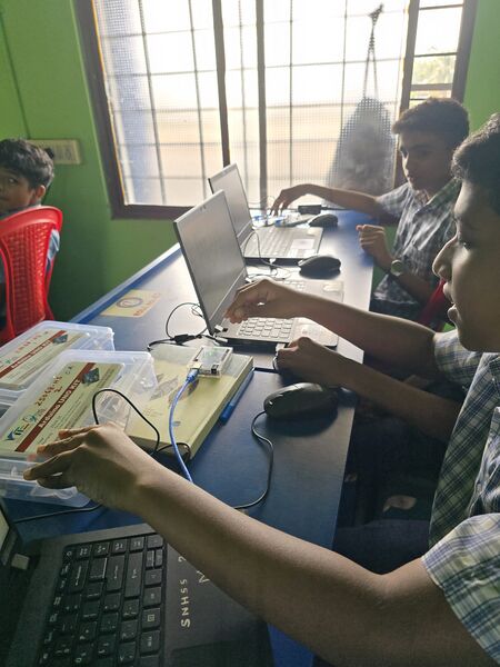 പ്രമാണം:25068 LK robofest2024-25 programming.jpg