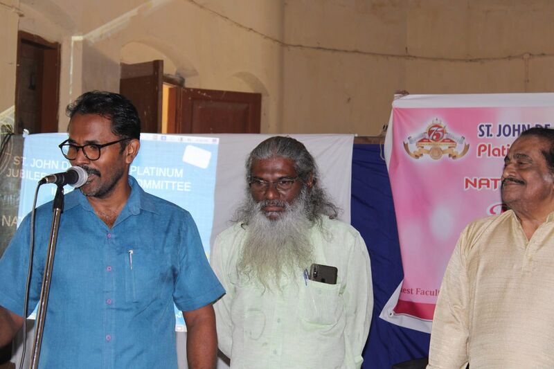 പ്രമാണം:26013 Theater Camp8.jpeg