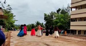 BS21 KNR 14022 4 flash mobe.jpg