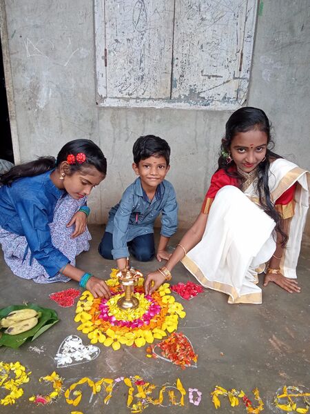 പ്രമാണം:ONAM - AT HOME.jpg