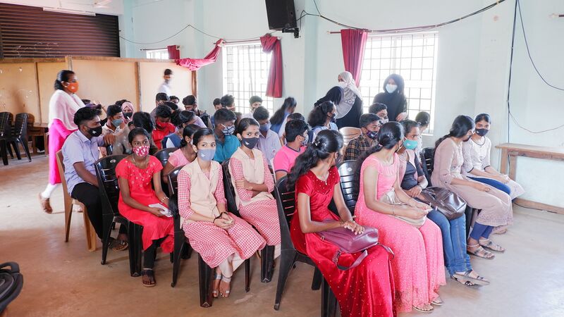 പ്രമാണം:Vaccine 8.resized.jpg