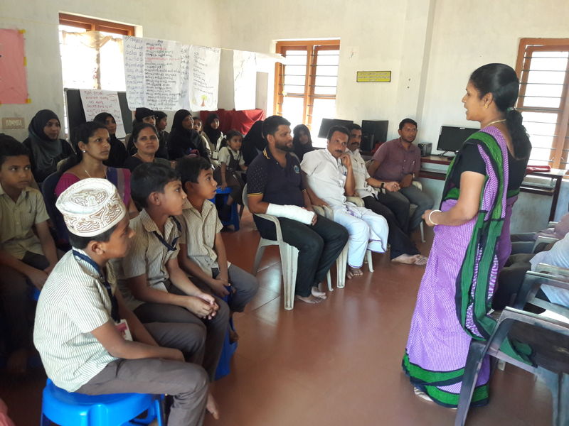 പ്രമാണം:രജിത അശോകന് വിജയപ്രഖ്യാപനം നടത്തുന്നു.jpg