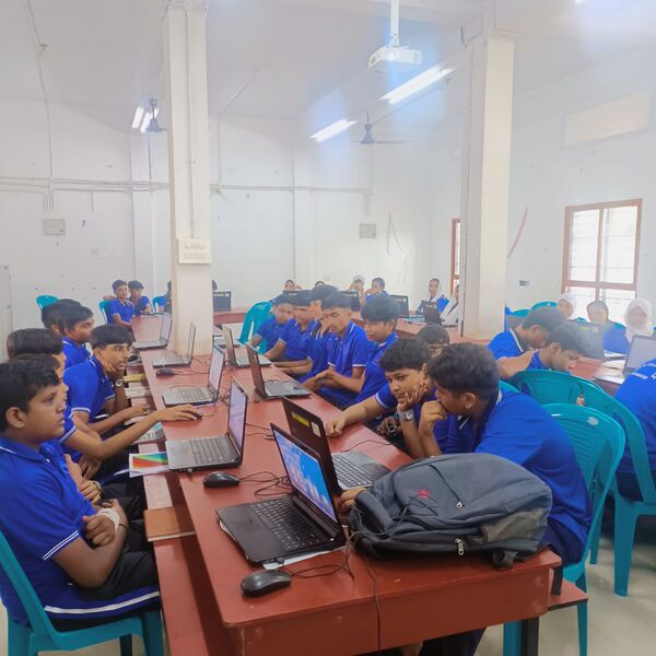 പ്രമാണം:14052 IT Lab.jpg