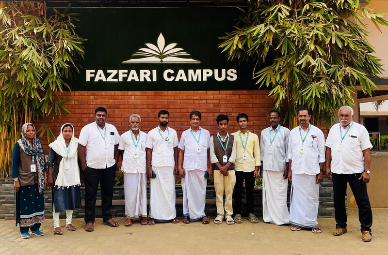 പ്രമാണം:18673 drivers and helpers.jpg